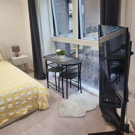 Kayz Lodge- Luxury Ensuite-Private & Shared Accommodation In A New House At The Olympic Village Overlooking Stratford Westfield And Tube Station London Exterior photo