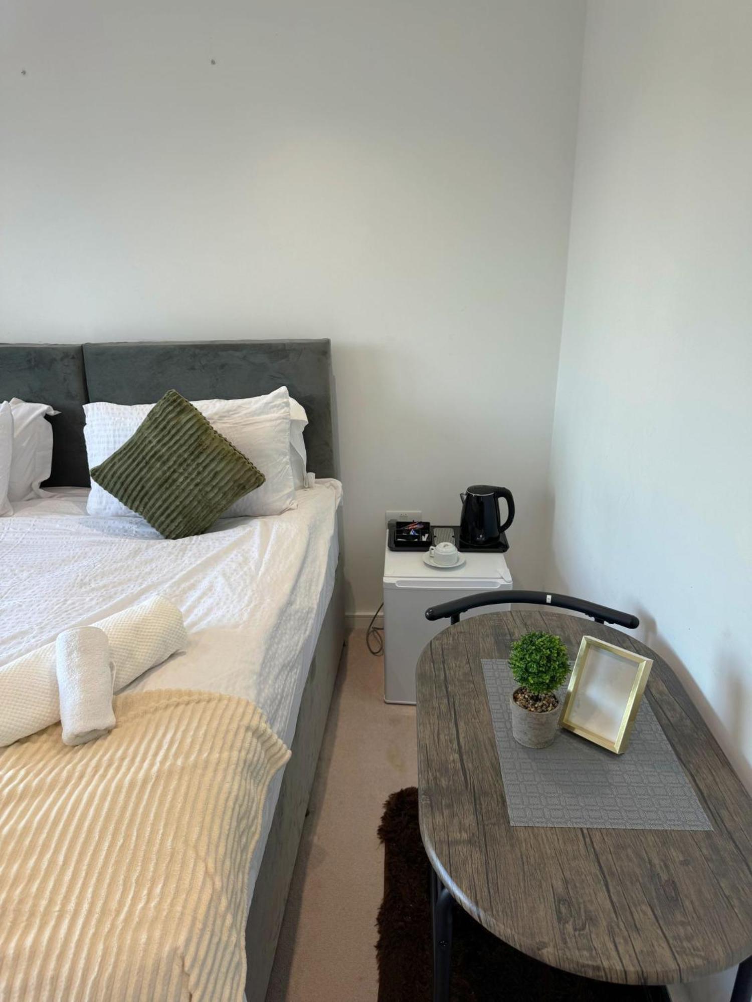 Kayz Lodge- Luxury Ensuite-Private & Shared Accommodation In A New House At The Olympic Village Overlooking Stratford Westfield And Tube Station London Exterior photo