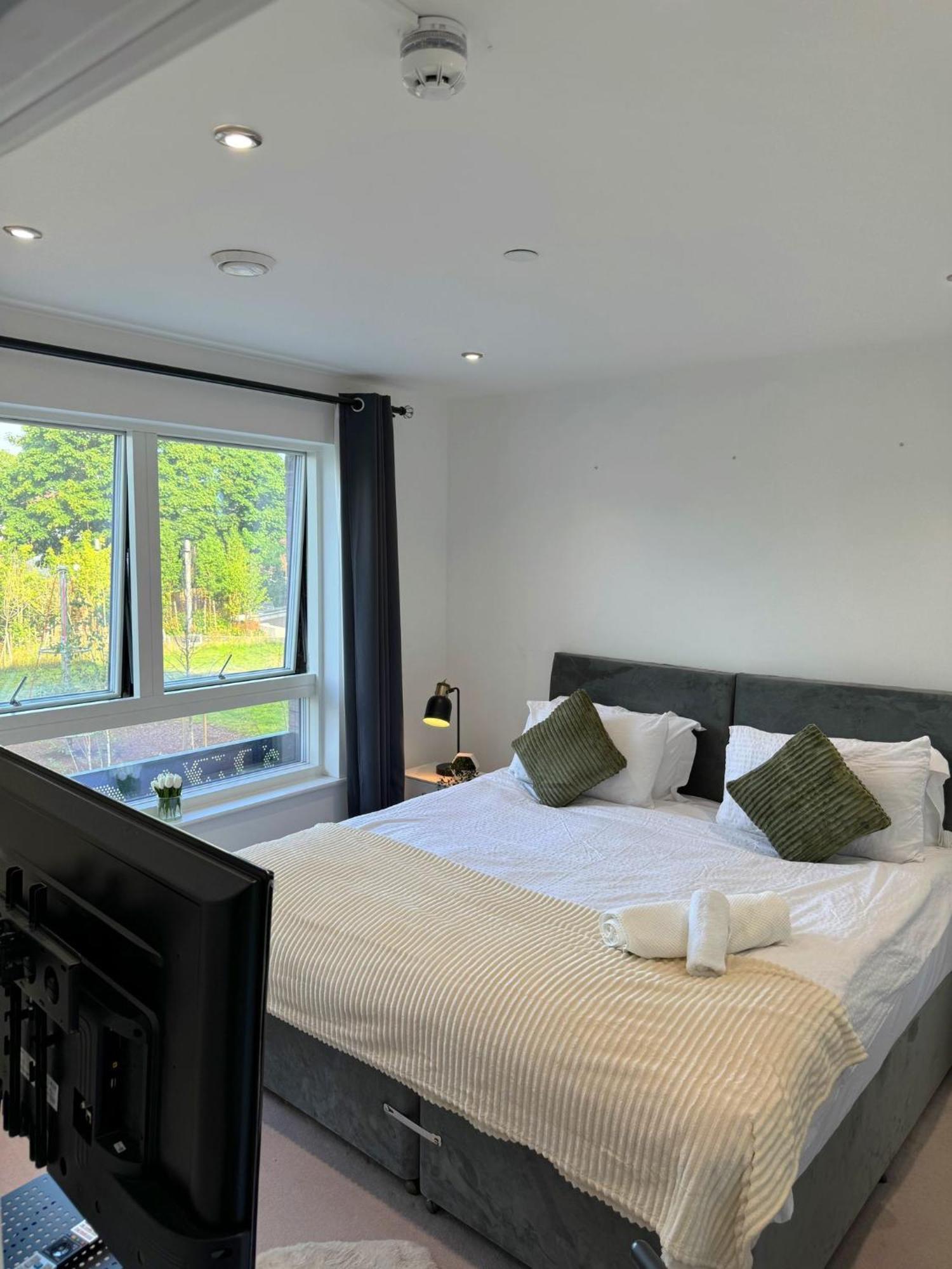 Kayz Lodge- Luxury Ensuite-Private & Shared Accommodation In A New House At The Olympic Village Overlooking Stratford Westfield And Tube Station London Exterior photo